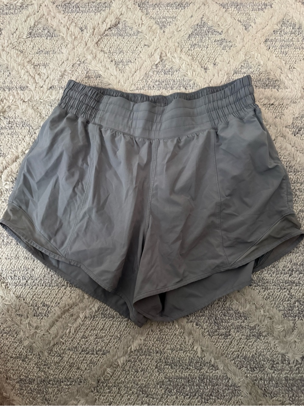 Lululemon High rise hotty hot short 4in, size 8